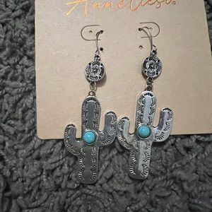 NWT cute catus earrings